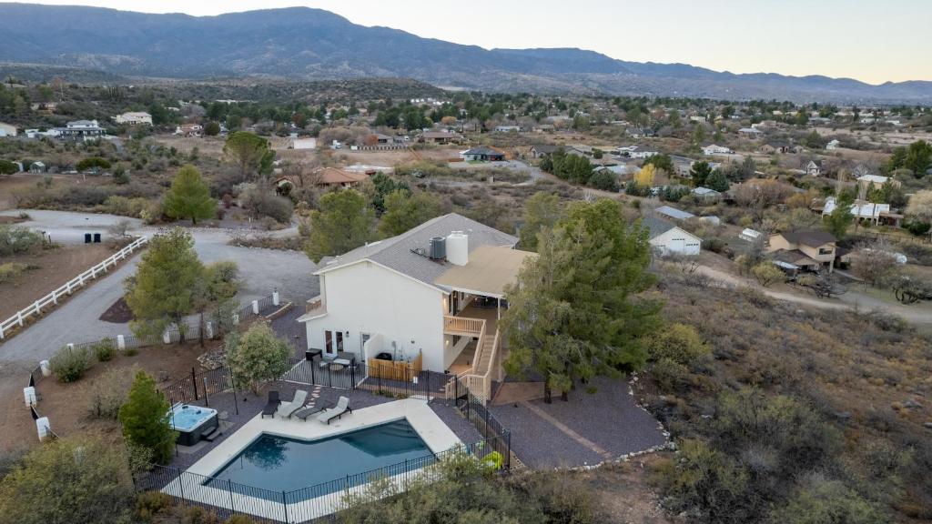 Hot Tub (Jacuzzi) - Photo 3