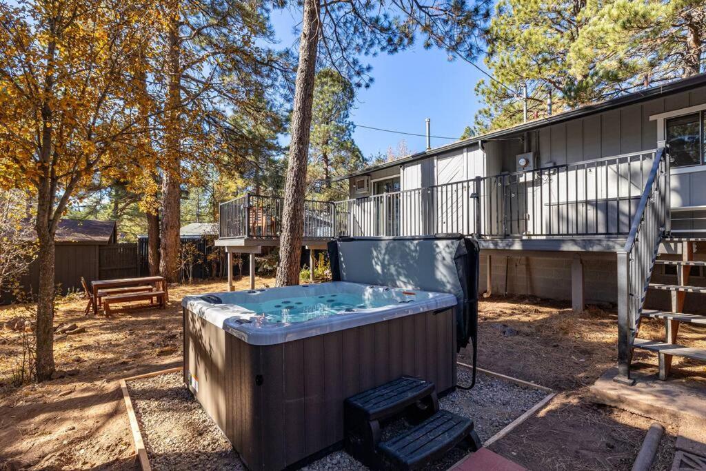Wooded Oasis, Hot Tub, Fenced Yard, Chic Design