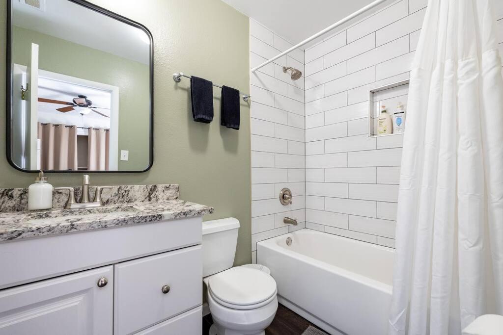 Wooded Oasis, Hot Tub, Fenced Yard, Chic Design - Image 7