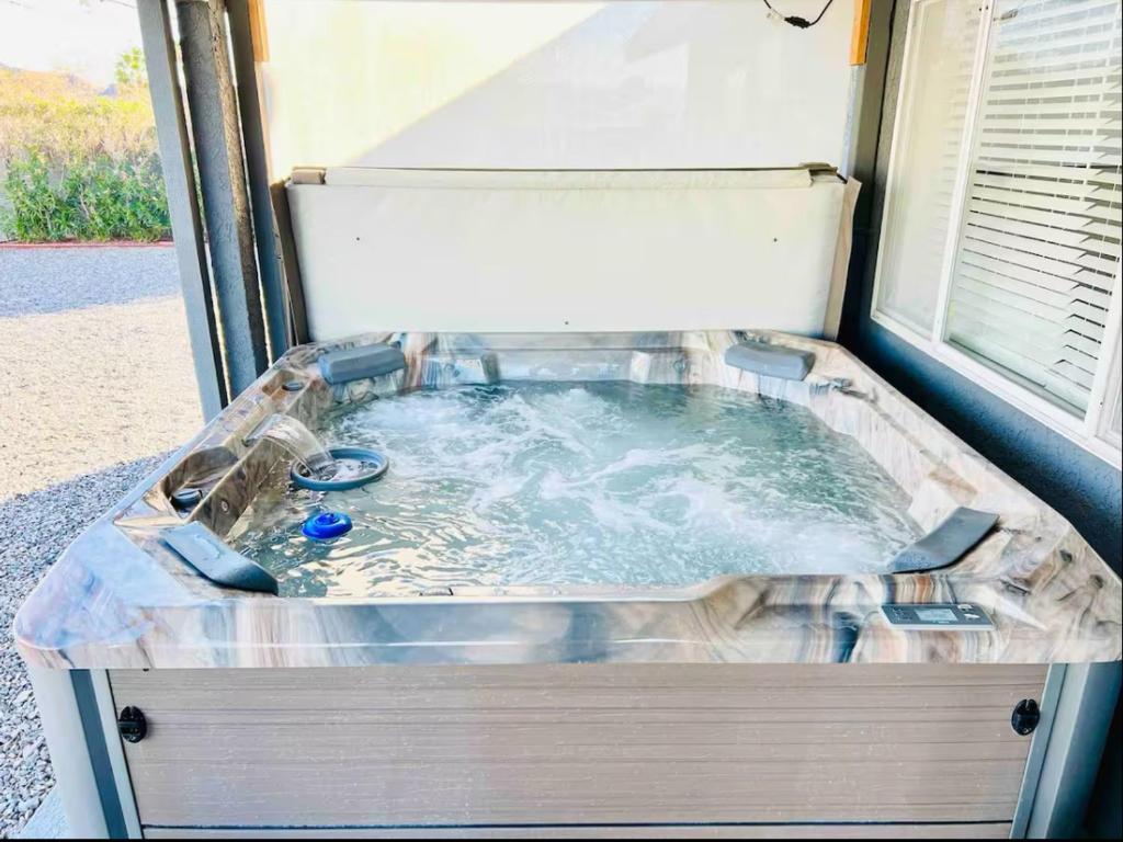 Hot Tub (Jacuzzi) - Photo 5