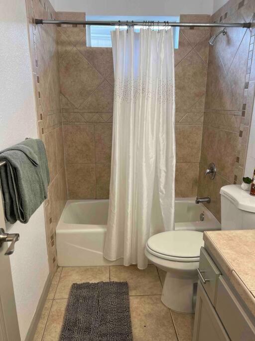 Hot Tub (Jacuzzi) - Photo 2