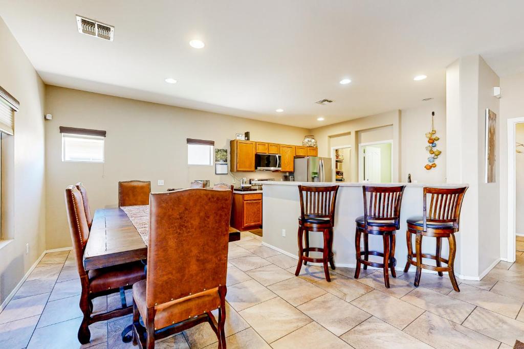 Poolside Tranquility - Image 5