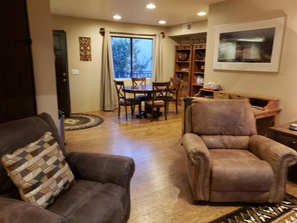 Johnnys Sedona Getaway 2 Primary Suites 2 Bath - Image 5