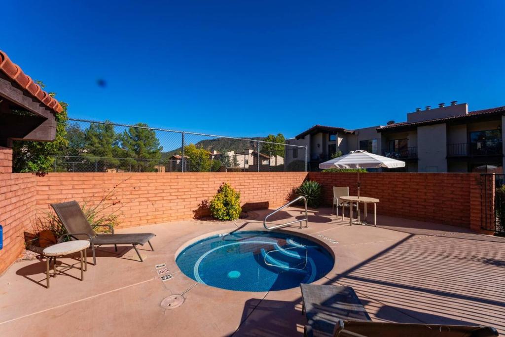 Hot Tub (Jacuzzi) - Photo 4