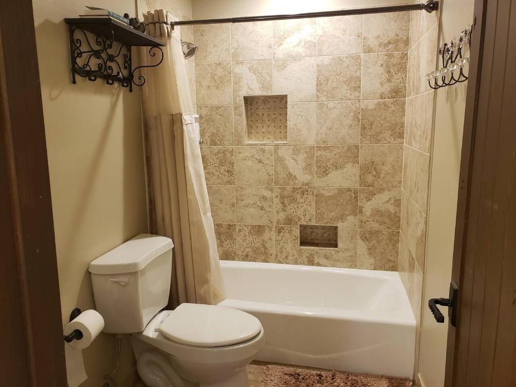 Hot Tub (Jacuzzi) - Photo 3