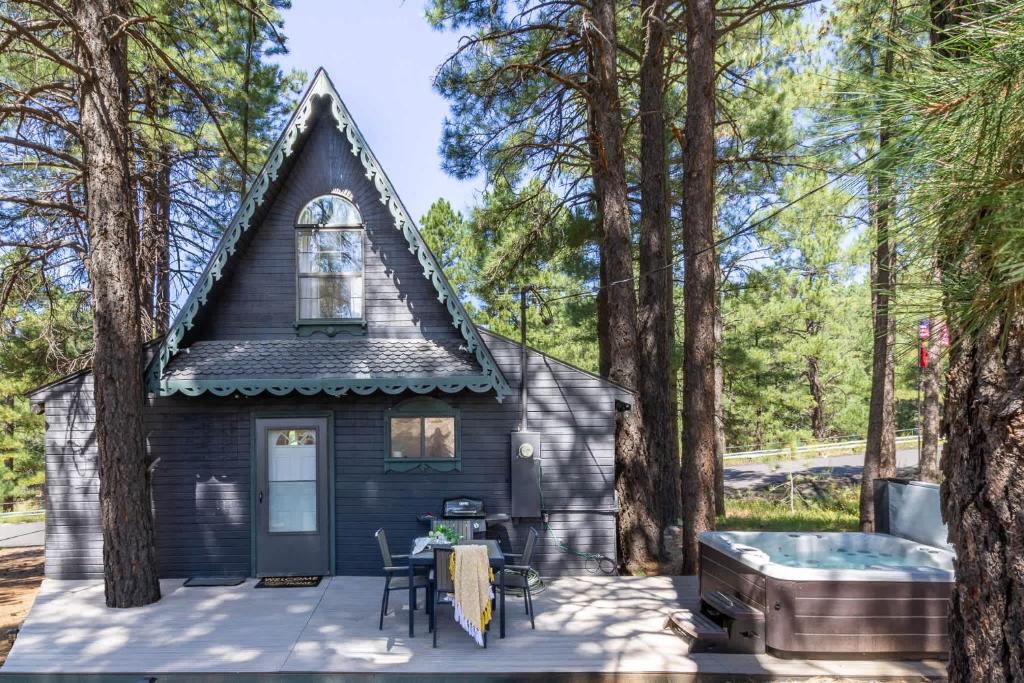 Hot Tub (Jacuzzi) - Photo 2