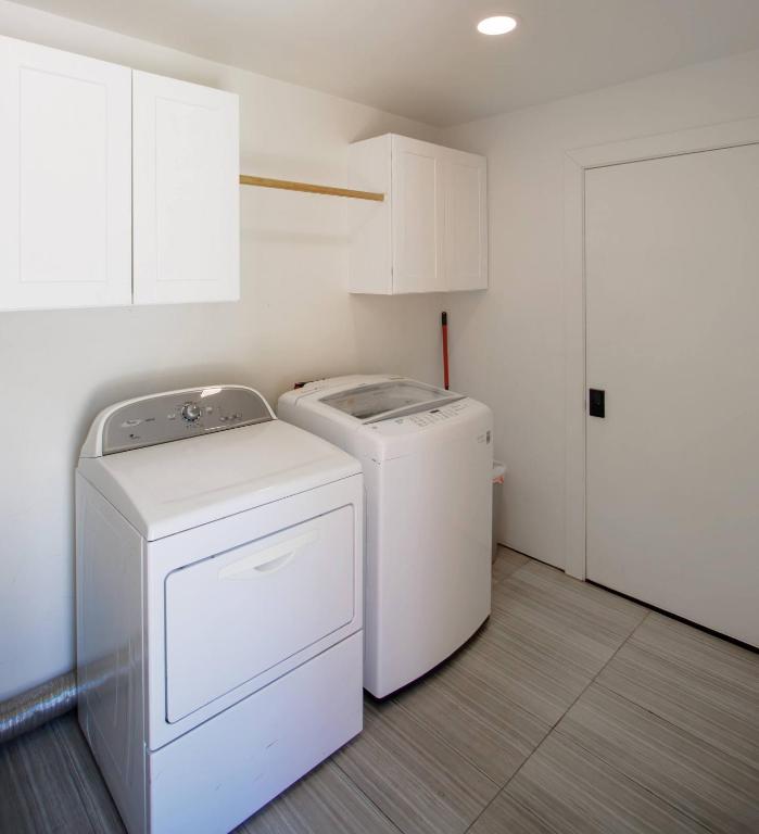 Charming NEW Retreat, Prime Location Mins to DT & PHX Airport - Image 5