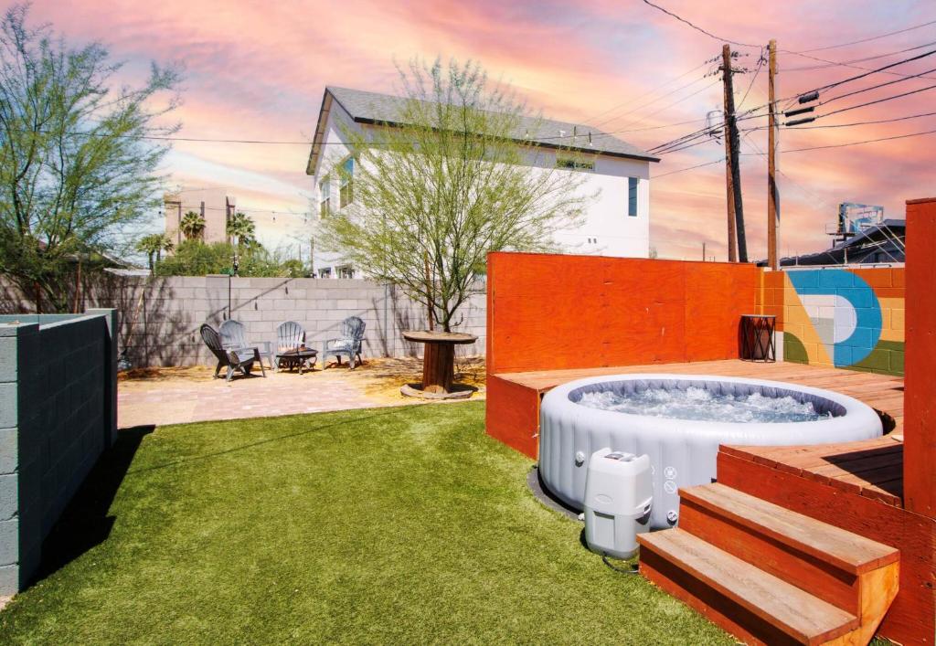 Charming NEW Retreat, Prime Location Mins to DT & PHX Airport