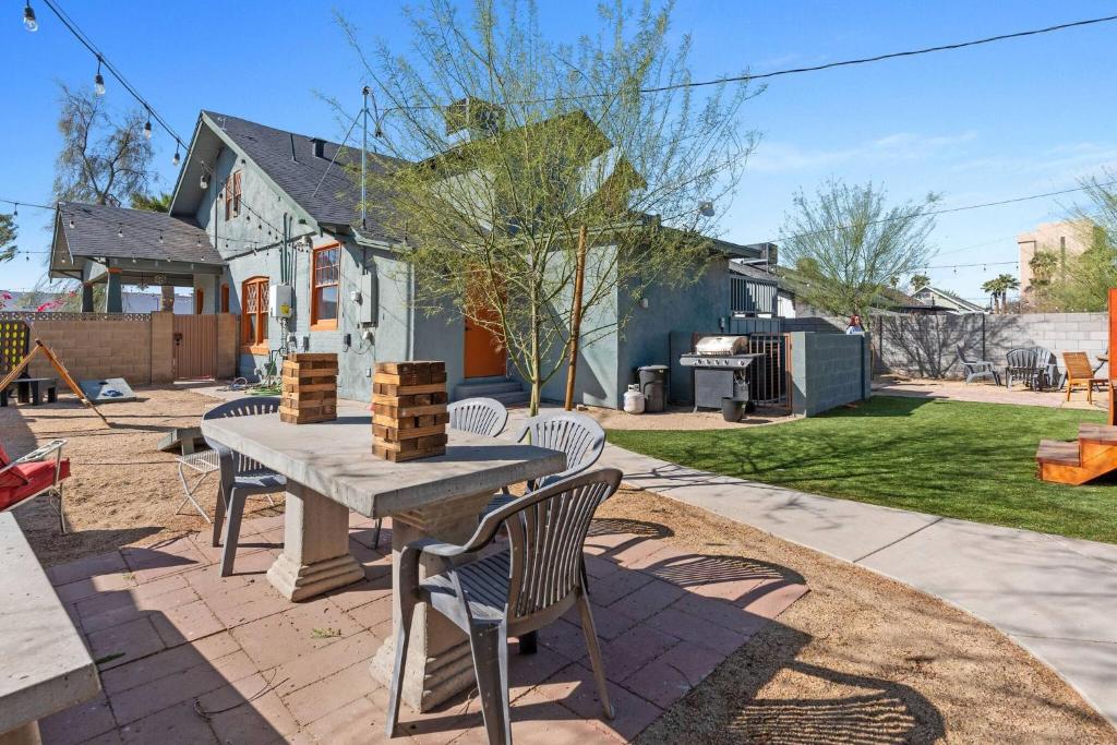 Charming NEW Retreat, Prime Location Mins to DT & PHX Airport - Image 6