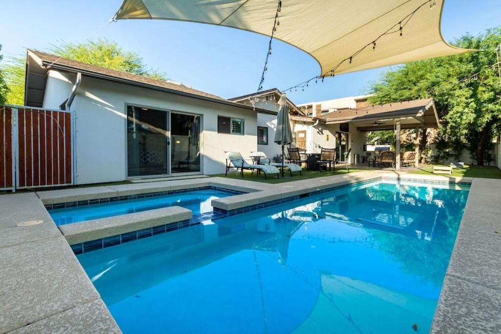 Hot Tub (Jacuzzi) - Photo 2