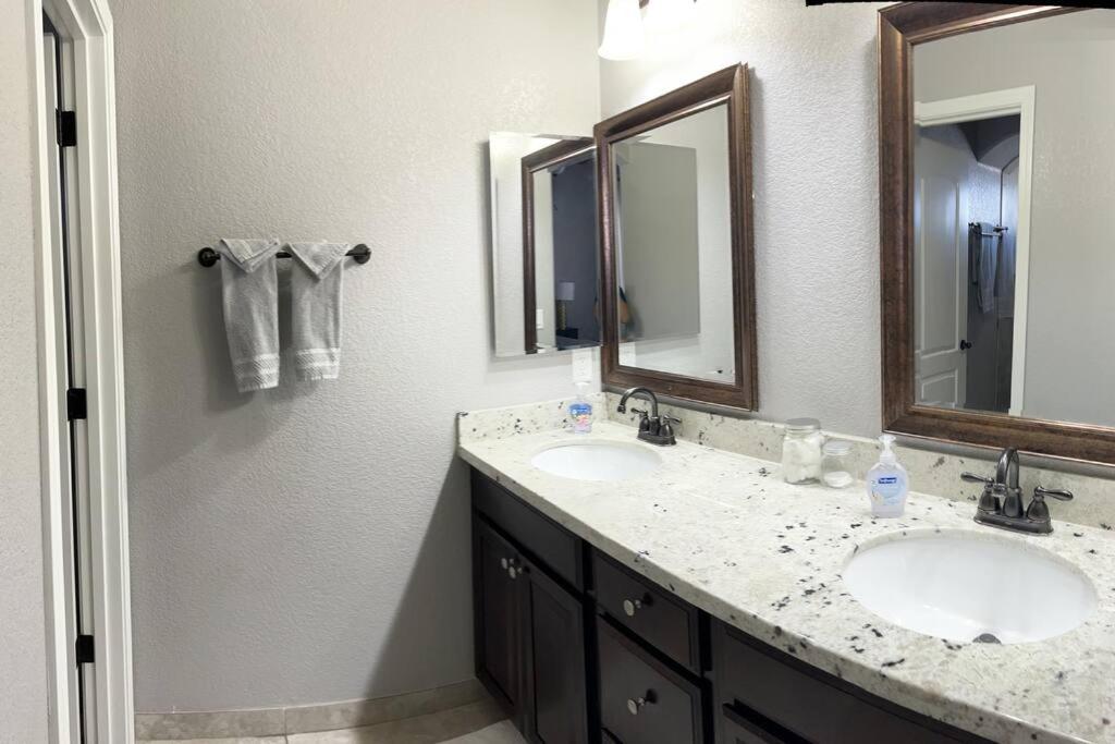 Havasu Retreat! Pool, Spa, Gym & View - Image 8