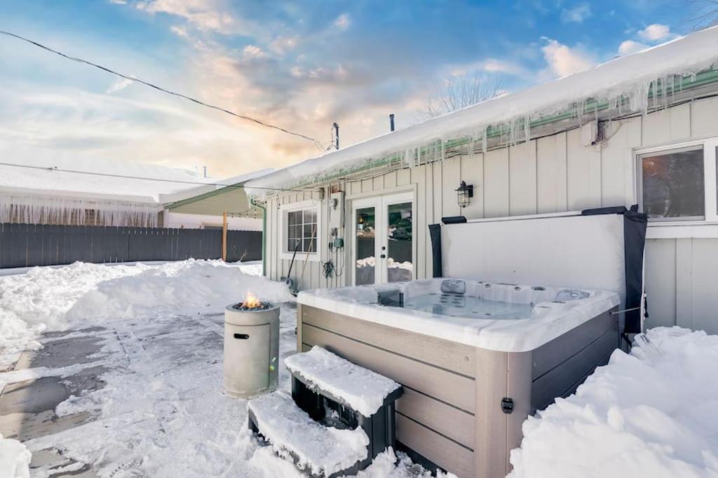 Hot Tub (Jacuzzi) - Photo 2