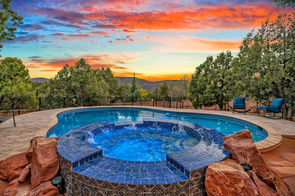 Sedona's Paradise Found, Saltwater Pool and Hot Tub, Private Oasis!