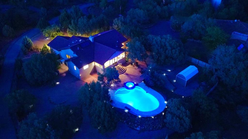 Sedona's Paradise Found, Saltwater Pool and Hot Tub, Private Oasis!