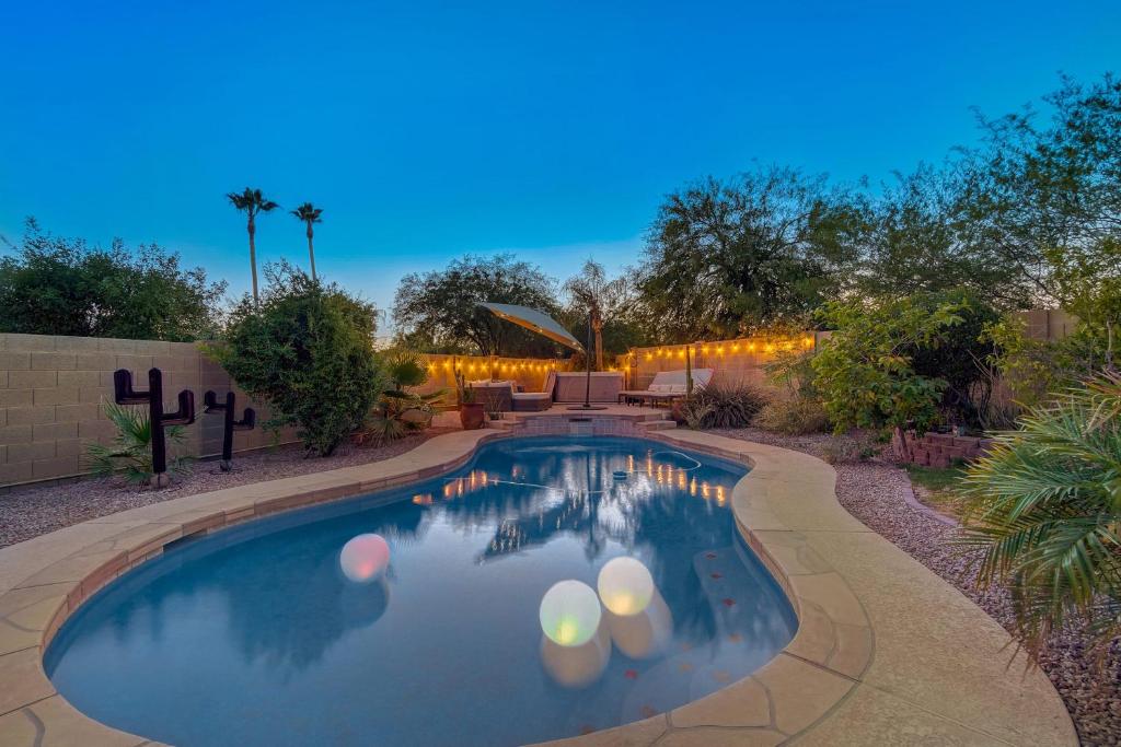 Kiva Cove Pool & Sun Loungers on the Patio