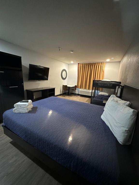 Pinetop Studio Suites - Image 8