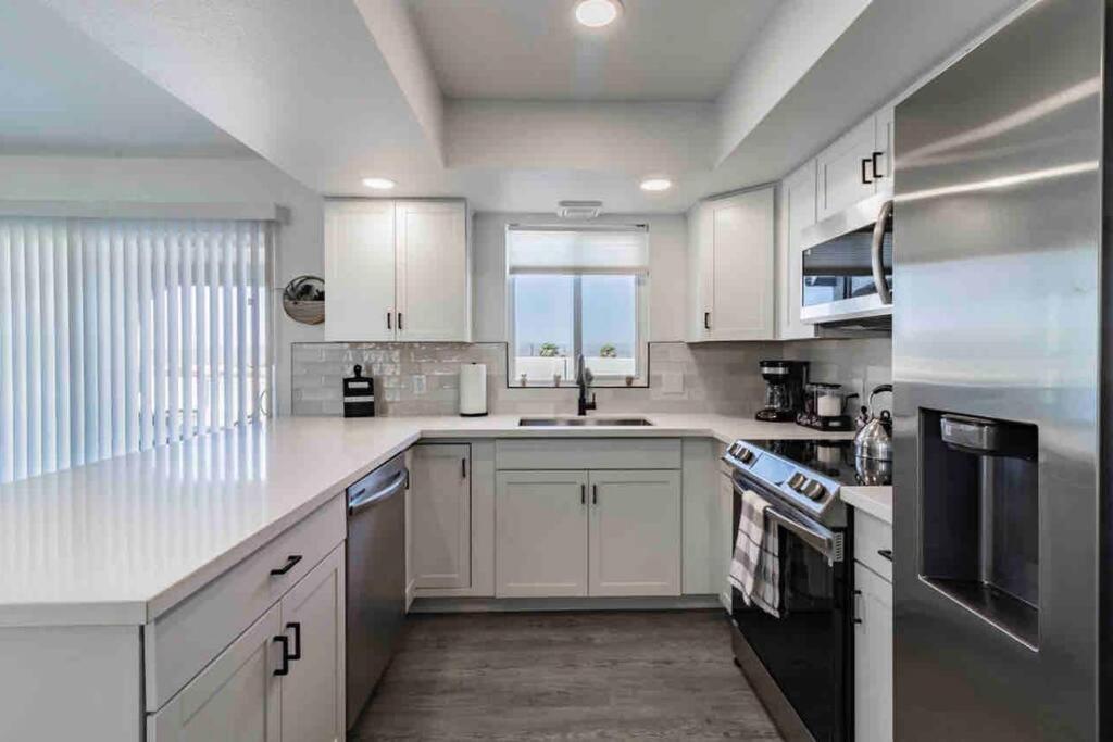 Peaceful Desert Villa w/Lake View & Spa - Image 5