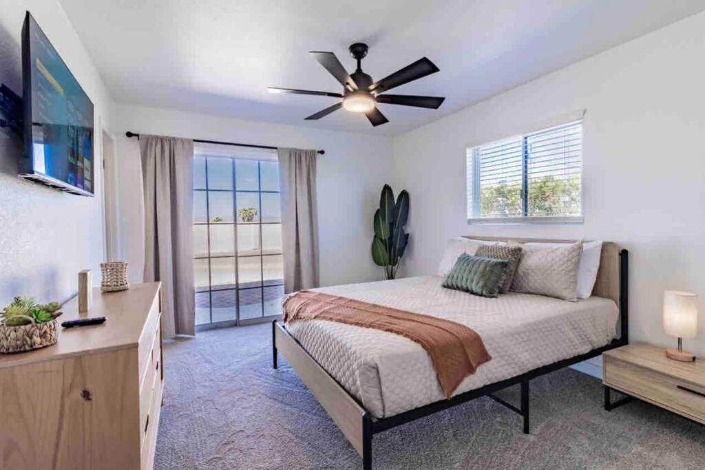 Peaceful Desert Villa w/Lake View & Spa - Image 7