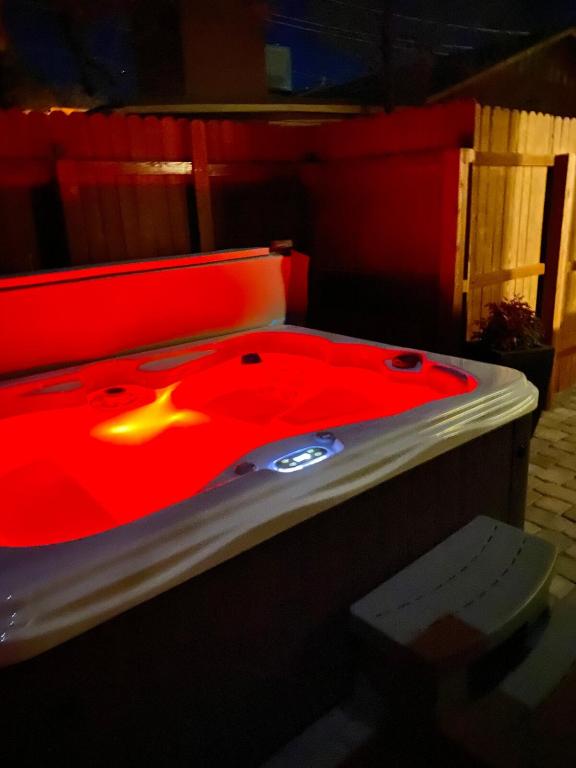 Hot Tub (Jacuzzi) - Photo 2