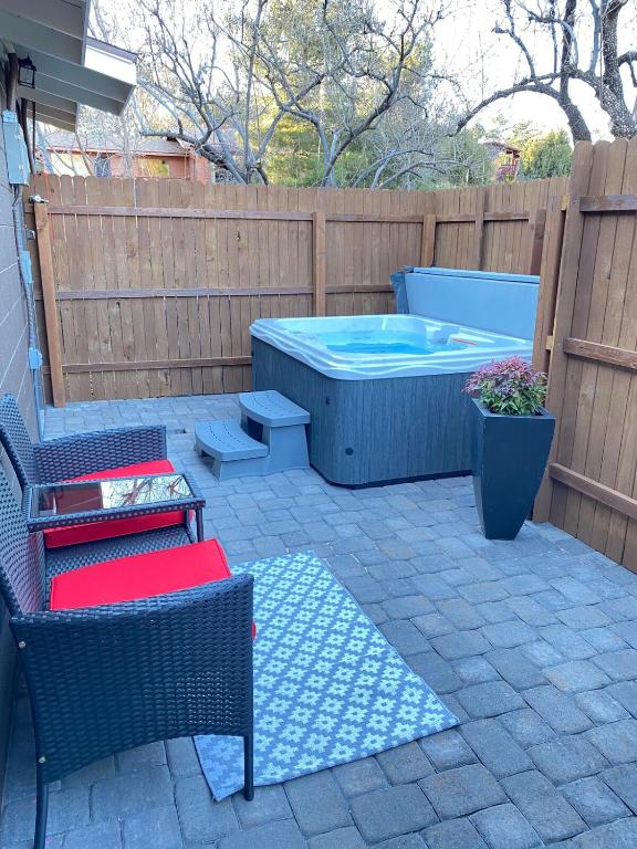 Hot Tub (Jacuzzi) - Photo 4