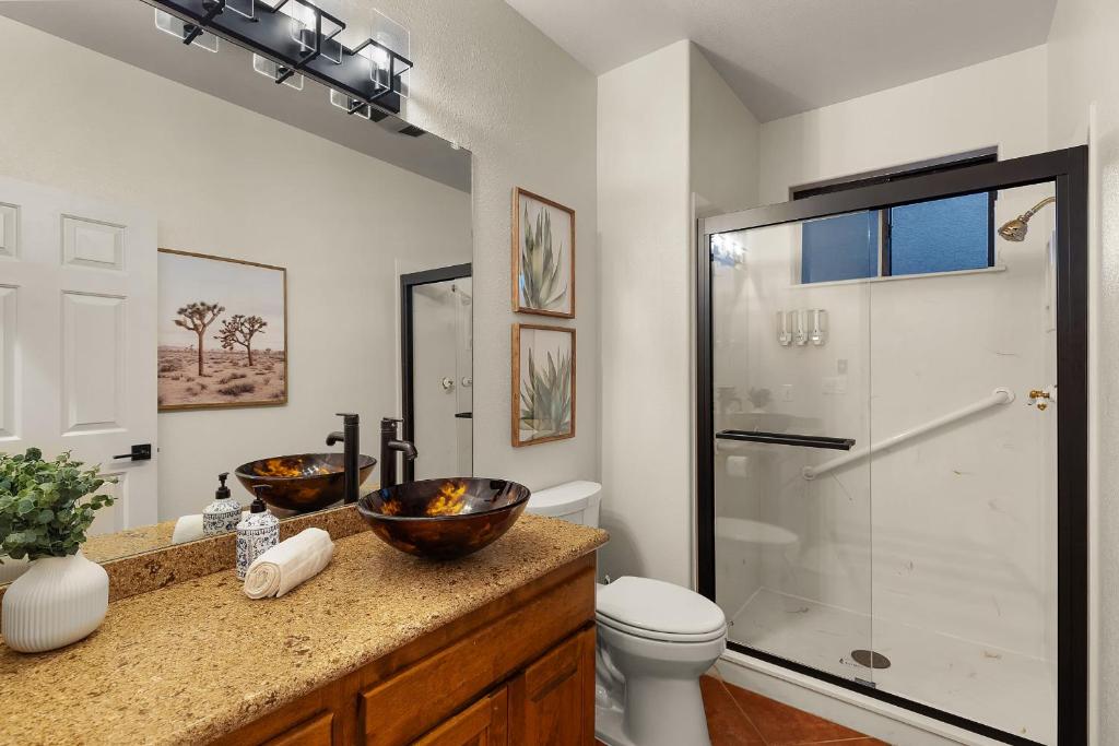 Mammoth Rock Splendor Family Home-Close to town, Huge Spa & Game Room - Image 7