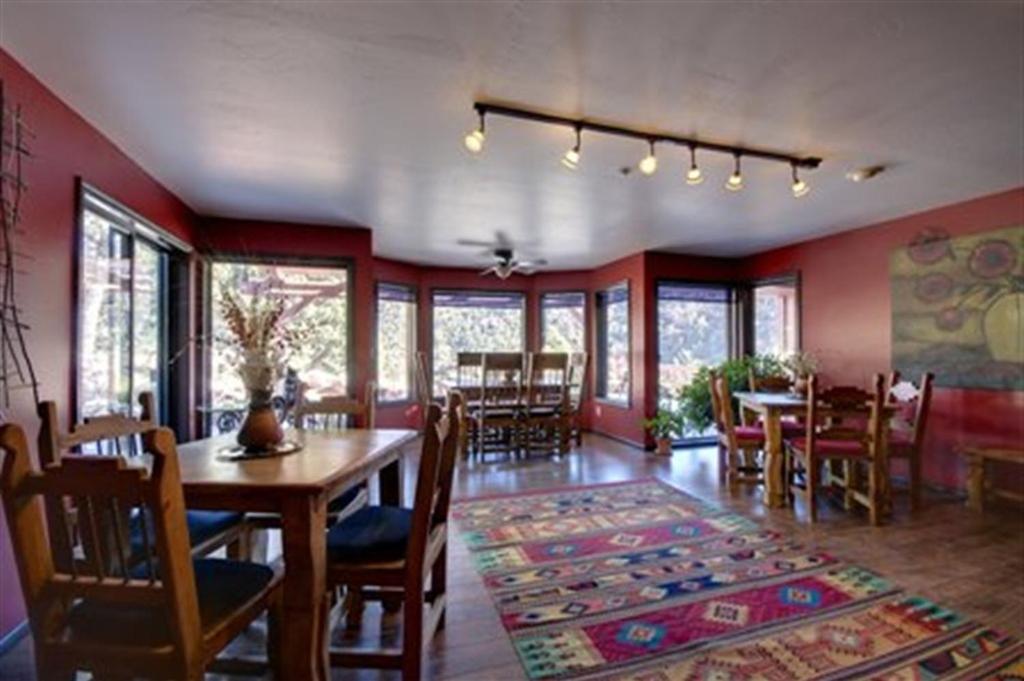 Sedona Views B&B and Luxury Creekside Cabins - Image 4