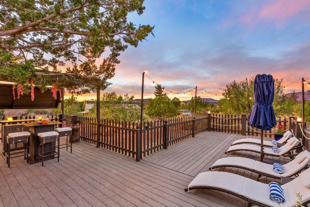 Serene Home- Sleeps 16 - Starlink Wifi - Hot Tub - Pool -2 Kitchens! - Image 5