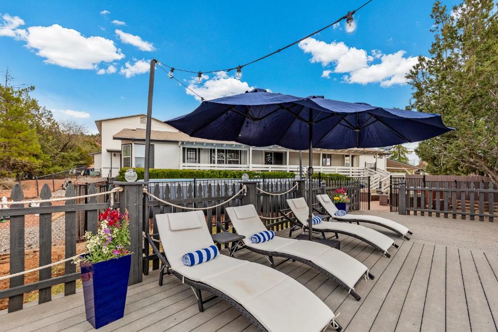 Serene Home- Sleeps 16 - Starlink Wifi - Hot Tub - Pool -2 Kitchens! - Image 4