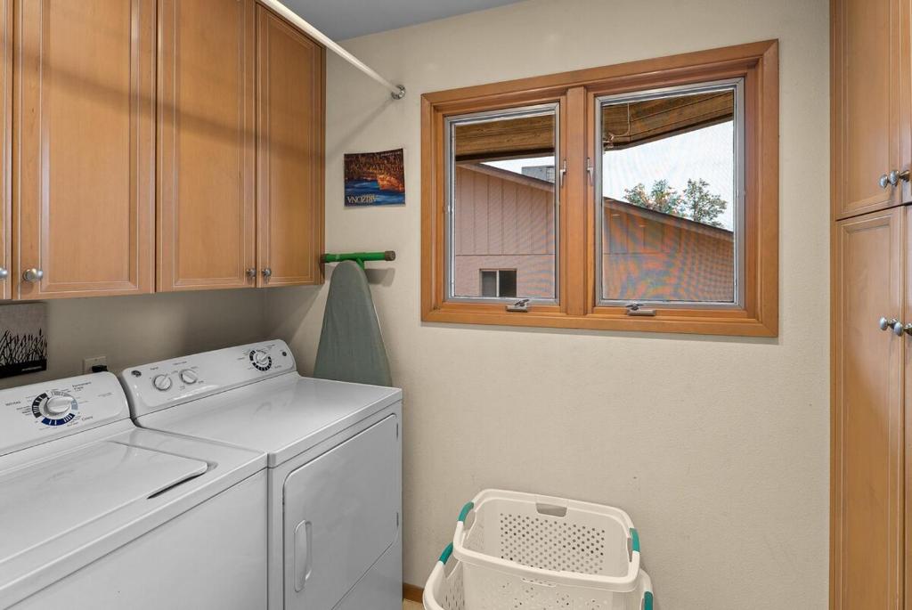 Mountain Shadows Escape with a Yoga Studio! - Image 7