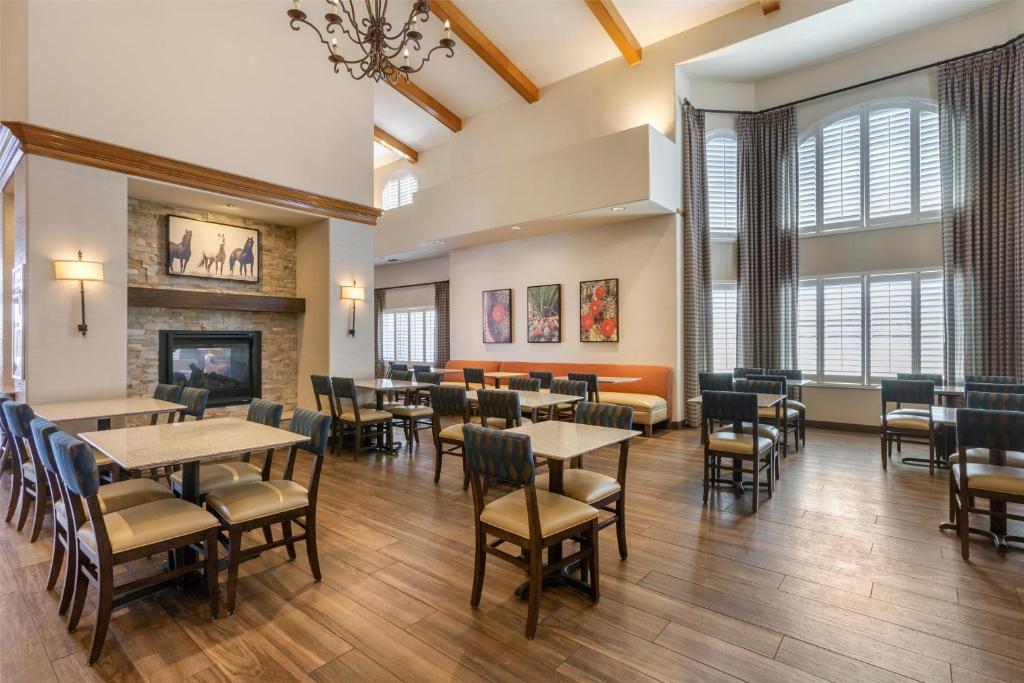 Best Western Plus A Wayfarer's Inn & Suites - Image 6