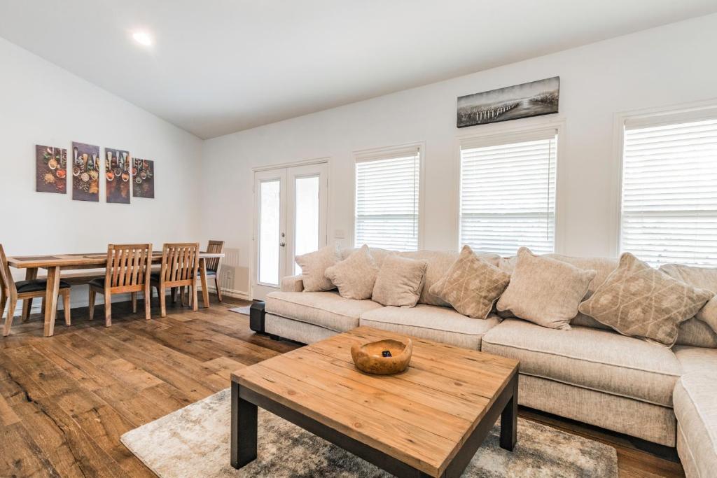 Arcade Palace on the Lake - Image 4