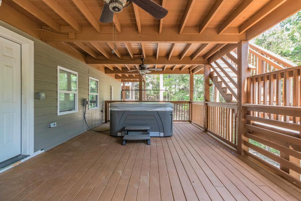 Arcade Palace on the Lake