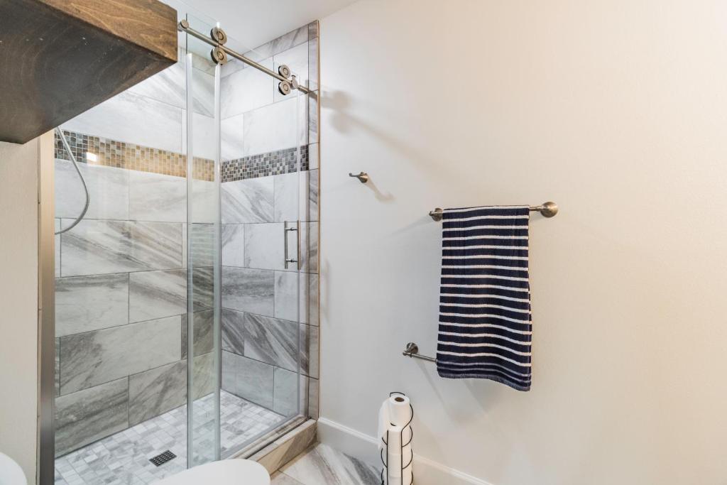 Arcade Palace on the Lake - Image 8