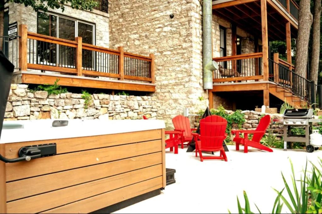 Hot Tub (Jacuzzi) - Photo 3