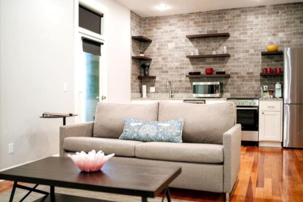 151 Spring Downtown Eureka Springs Suite F - Image 8