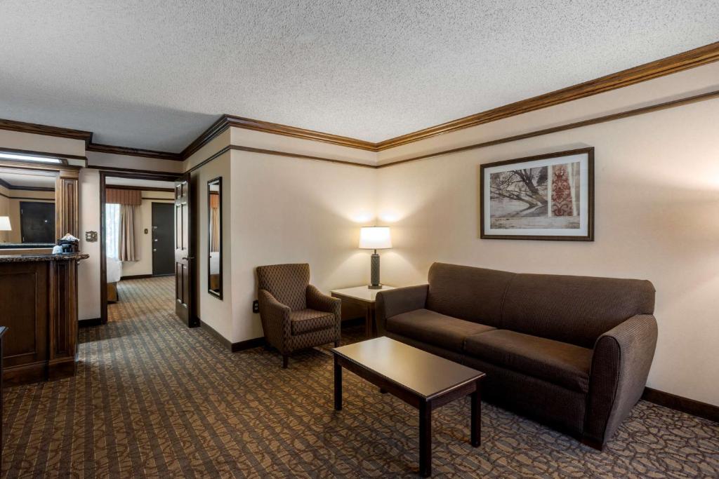 Best Western Inn of the Ozarks - Image 6