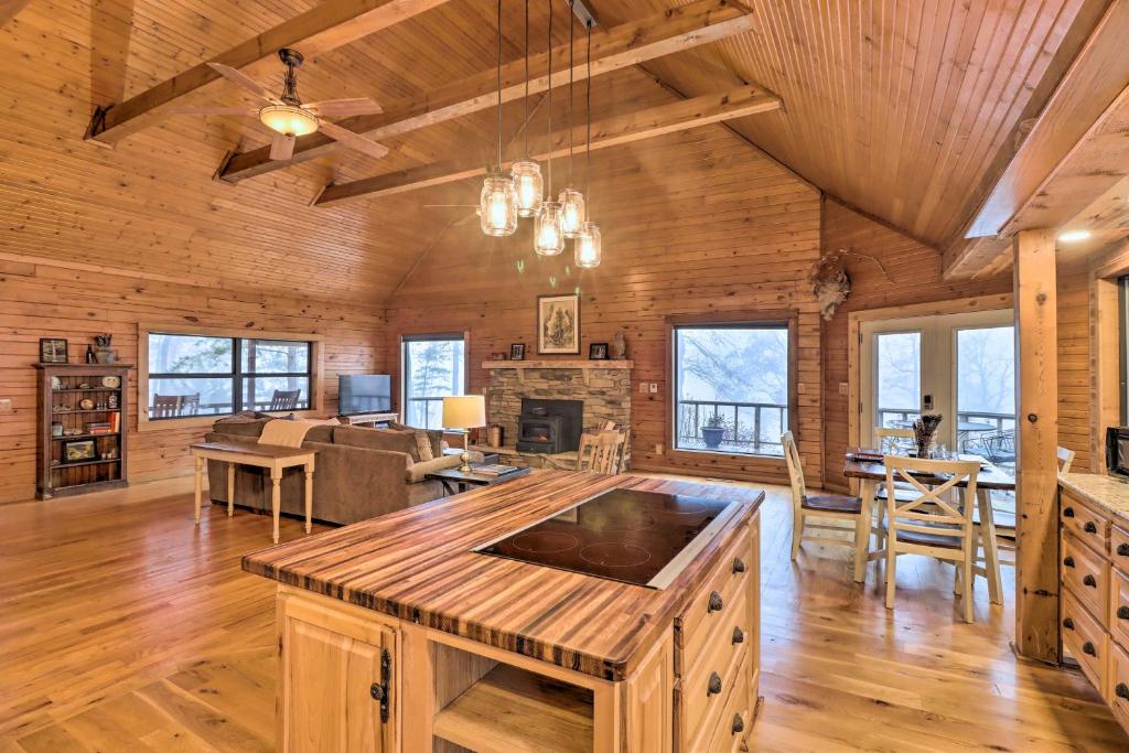 Charming Cabin with Hot Tub, Fire Pit and Views! - Image 4