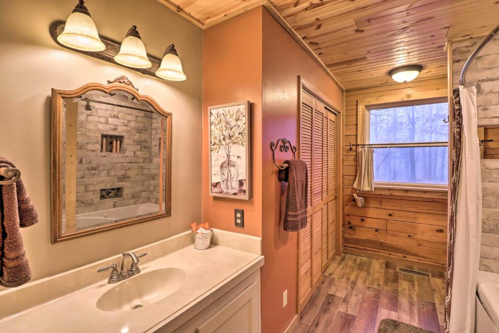 Charming Cabin with Hot Tub, Fire Pit and Views! - Image 8
