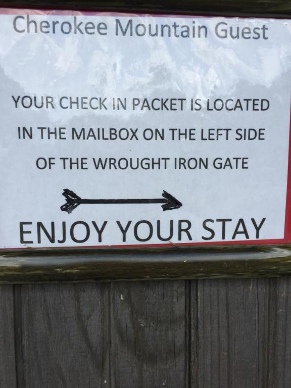 Cherokee Mountain log Cabins - Image 5