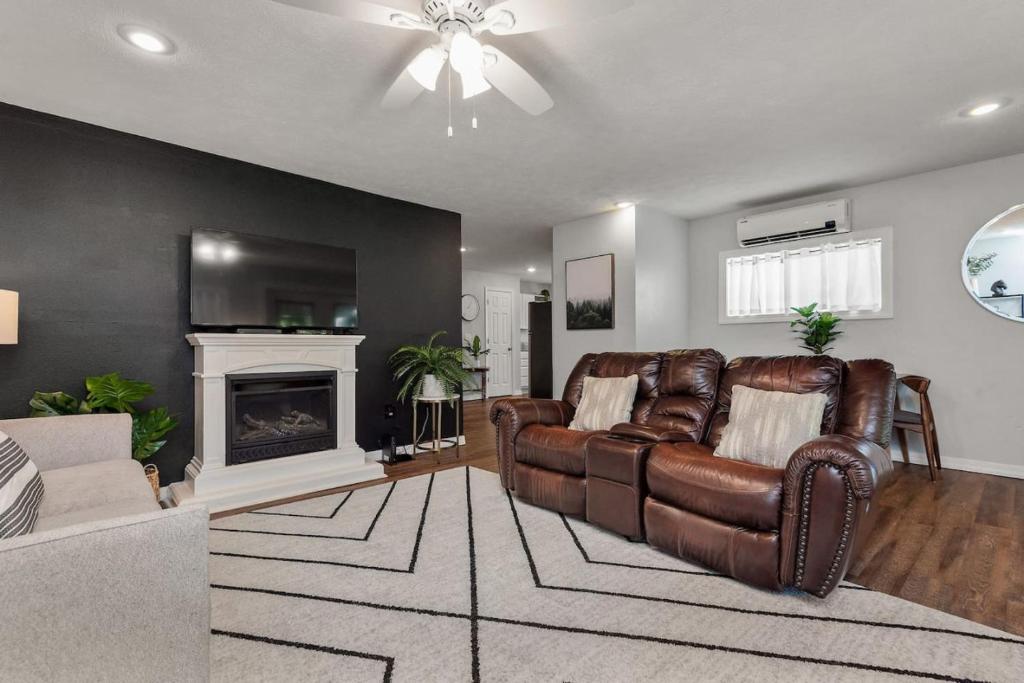 Sweet Jasper Suite-Summer Getaway in Jasper with Hot Tub - Image 5