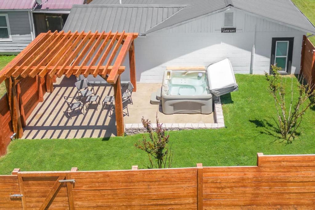 Sweet Jasper Suite-Summer Getaway in Jasper with Hot Tub