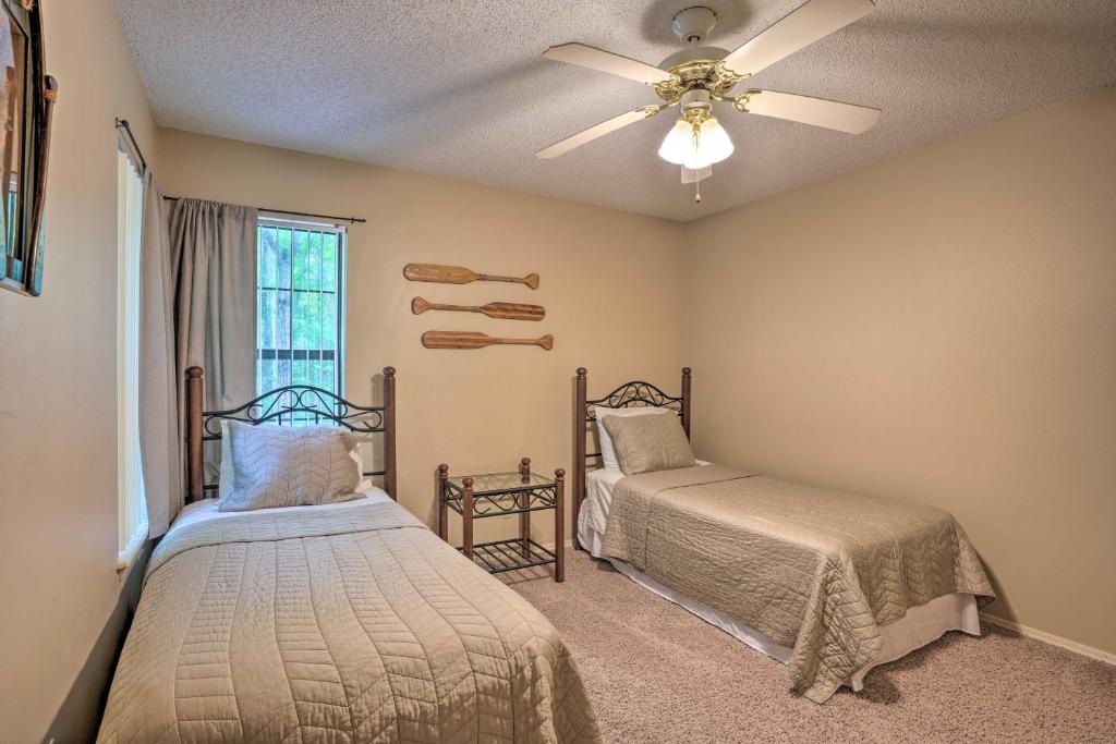 Beaver Lake Retreat with Deck and Private Hot Tub - Image 7