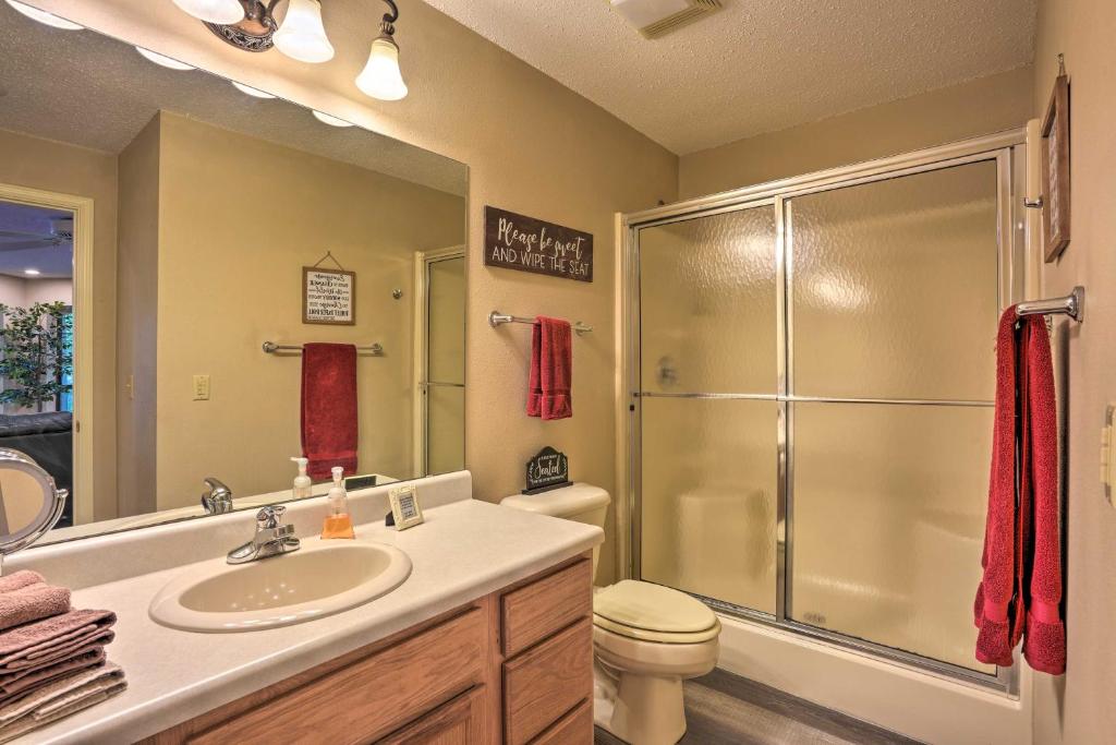 Beaver Lake Retreat with Deck and Private Hot Tub - Image 8