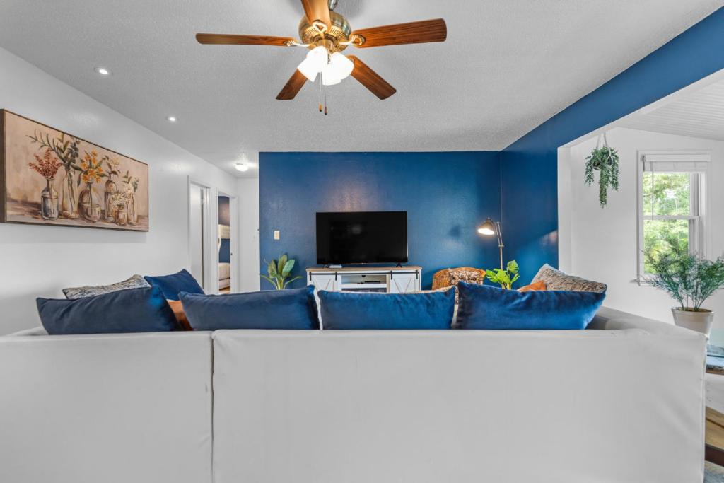 The Cottage on Abbey- Relaxing Summer Getaway in Harrison - Image 5