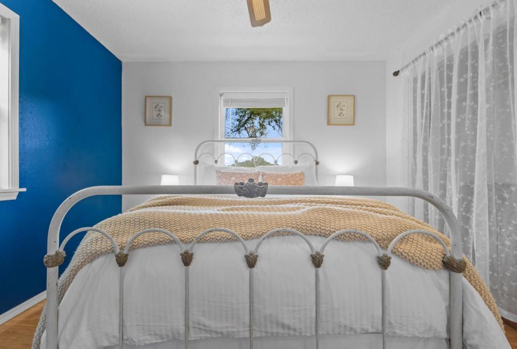 The Cottage on Abbey- Relaxing Summer Getaway in Harrison - Image 7