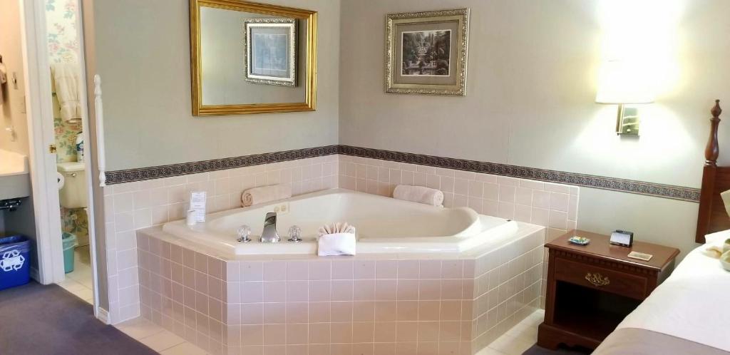 Whirlpool - Photo 11