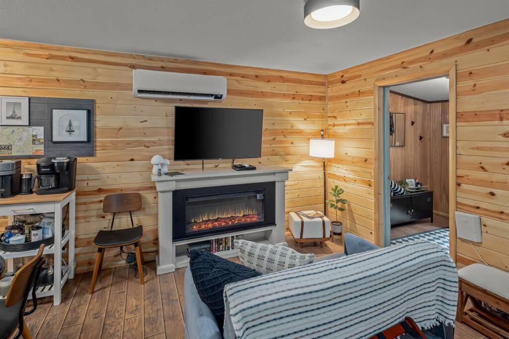 Hot Tub, Pets OK, WiFi, Honeymoon - Image 5