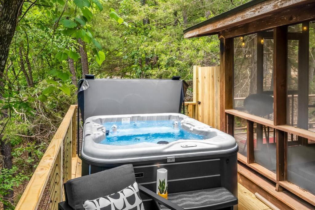 Hot Tub (Jacuzzi) - Photo 6