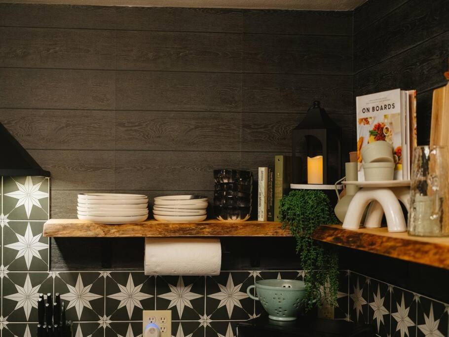 Hot Tub, Pets OK, WiFi, Honeymoon - Image 7