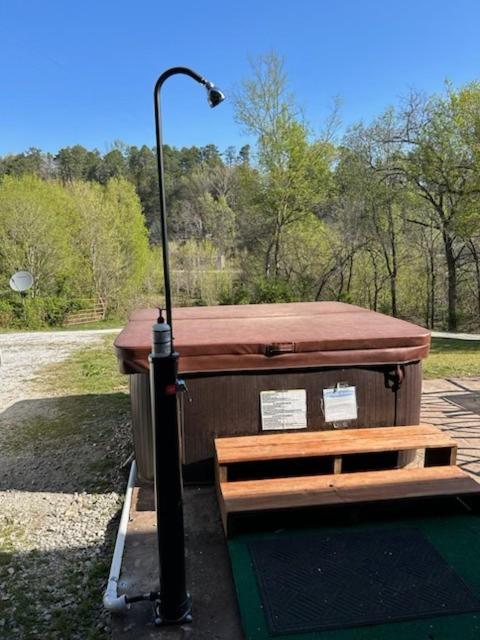 Hot Tub (Jacuzzi) - Photo 11